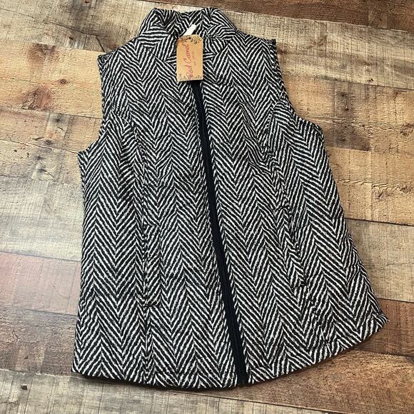 Red Camel Jackets & Blazers - Red Camel | NEW Women's Black Cream Heritage Print Pockets Quilted Vest Sz S